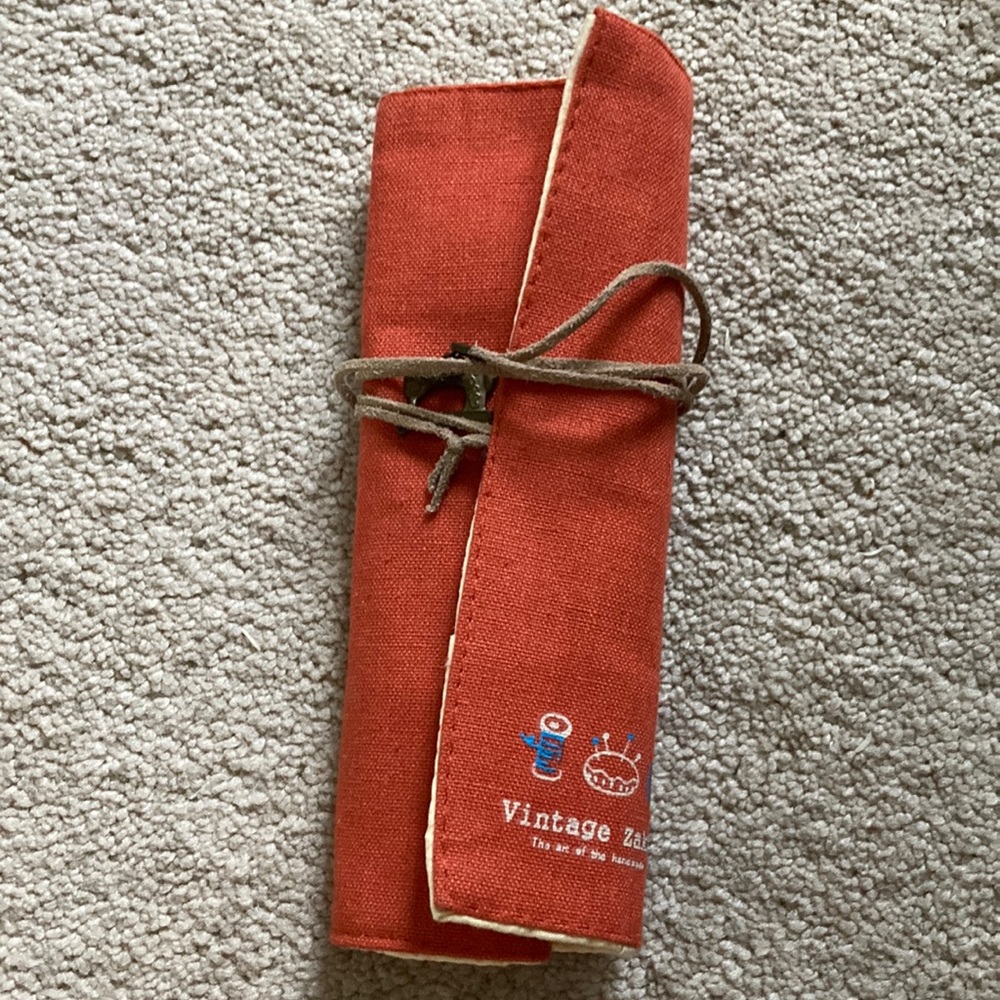 Pen/pencil roll case